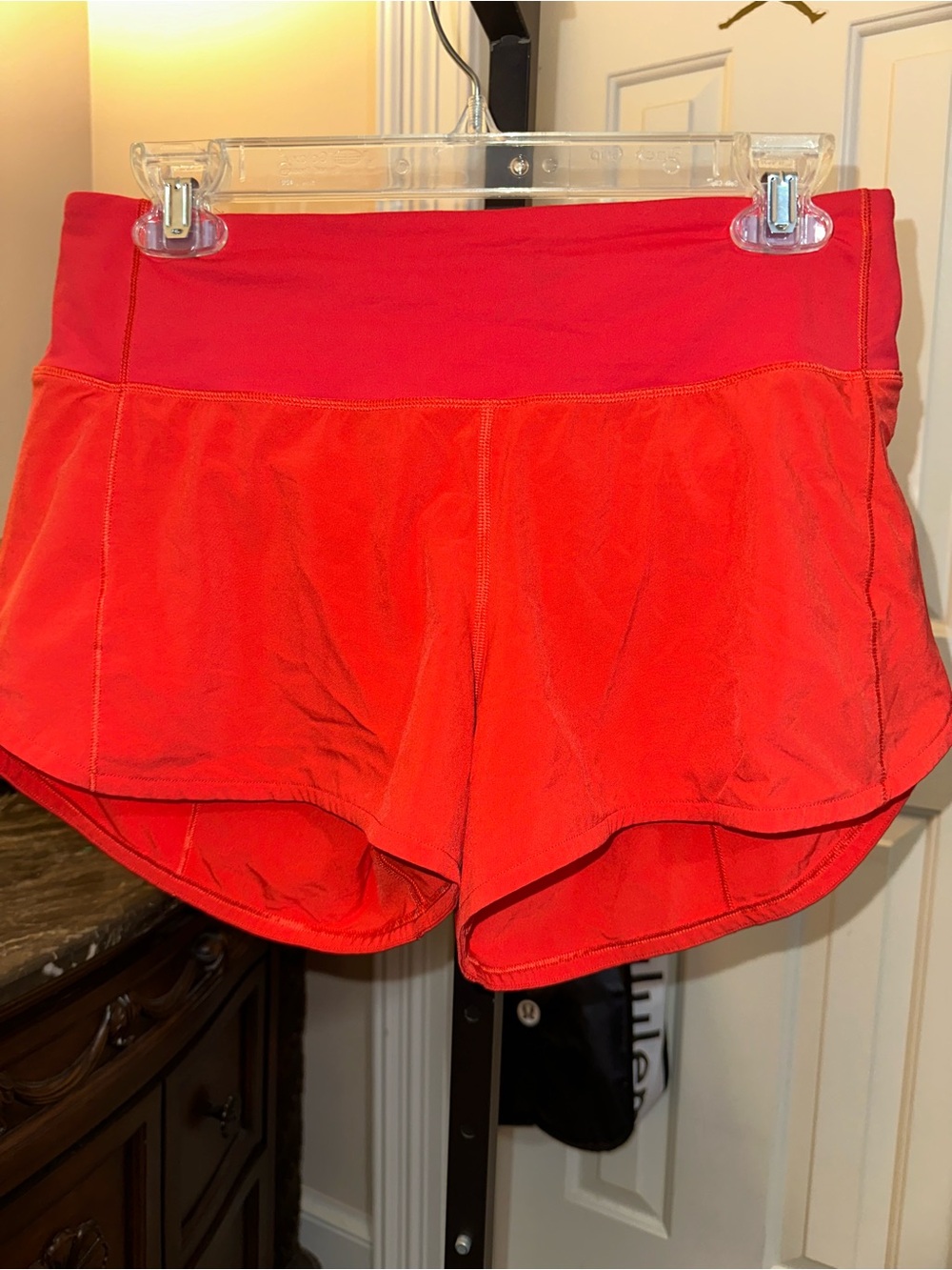 lululemon athletica speed up shorts 6 tall Women's Red-Orange
Athletic Shorts